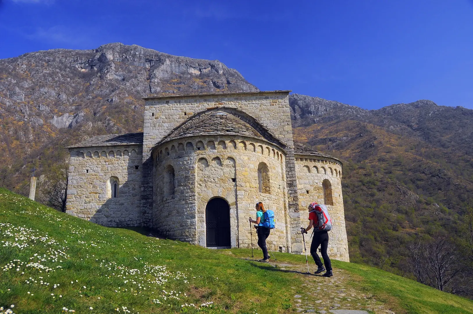 Abbazia di San Pietro al Monte, dal parcheggio Via Valle dell'Oro